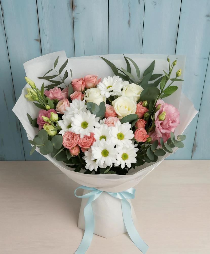 Букет цветов из: Розы, Лизиантусы и Хризантемы в Раздольной