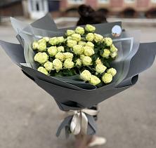 Букет Белые кустовые розы Солинеро в Раздольной