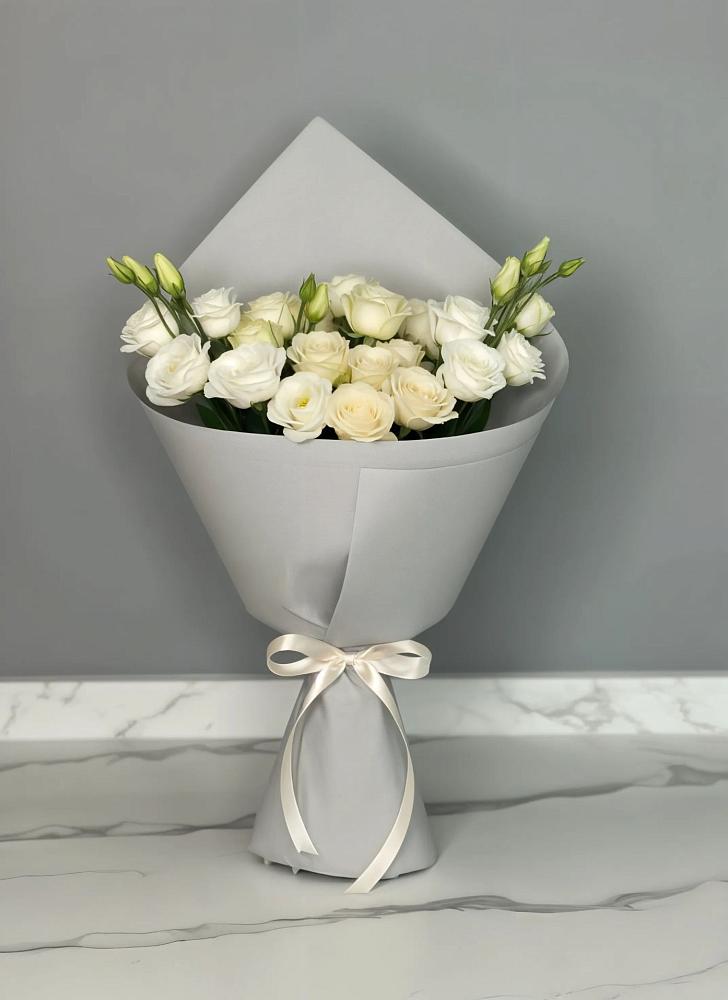 Букет цветов из: Розы и Лизиантусы в Раздольной