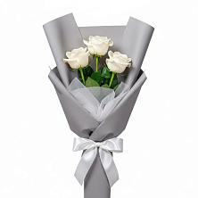 Букет 3 белые розы в Раздольной
