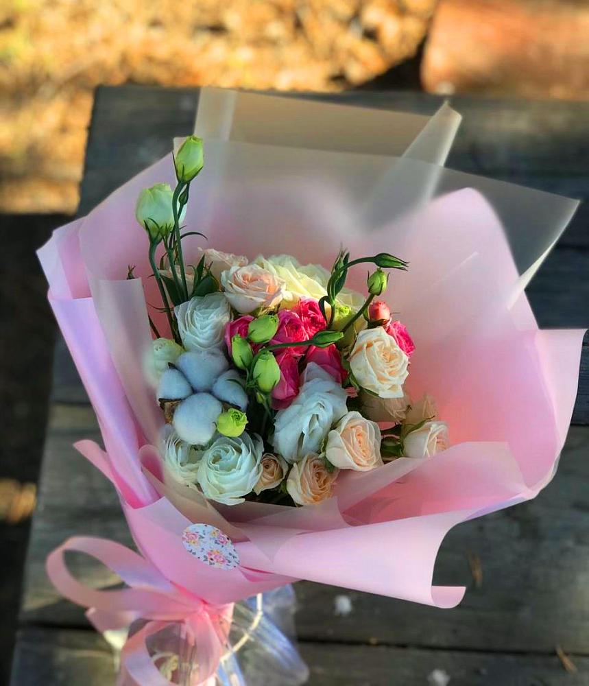 Букет цветов из: Розы и Лизиантусы в Раздольной