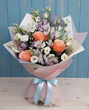 Букет цветов из:  Лизиантусы, Розы, Альстромерии и Гипсофила в Раздольной