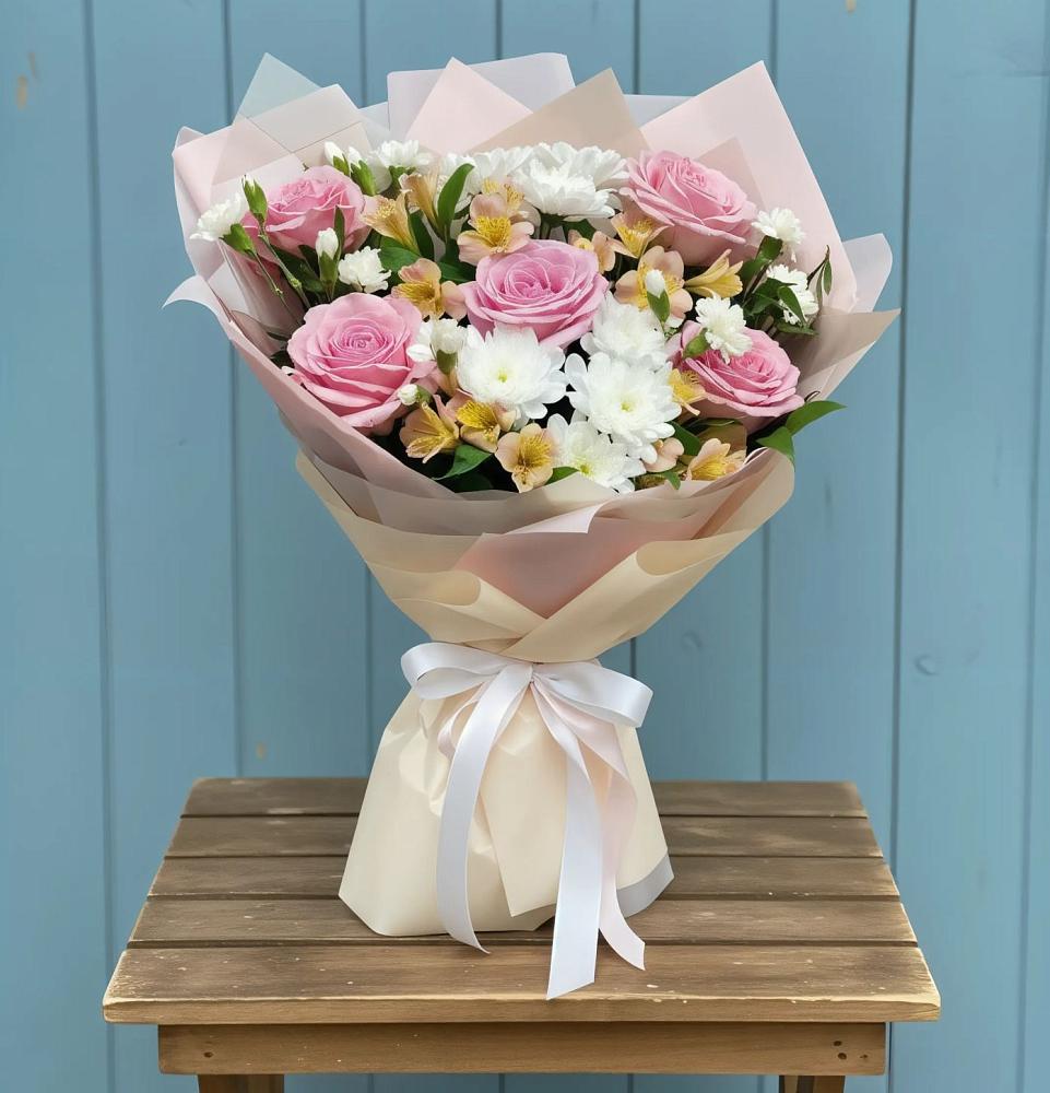 Букет цветов из: Гвоздики, Орхидеи и Розы в Раздольной