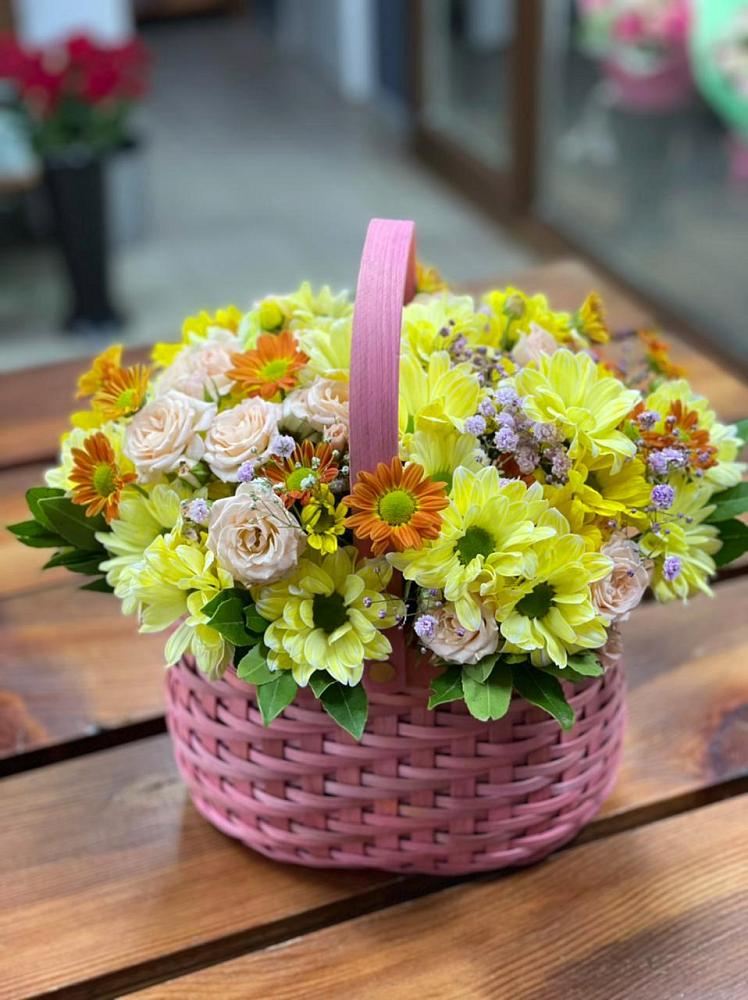 Цветочная композиция из Хризантемы и Розы в корзине в Раздольной