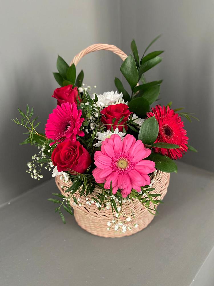 Цветочная композиция из Розы, Хризантемы и Герберы в корзине в Раздольной