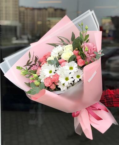 Букет цветов из: Розы, Лизиантусы и Хризантемы в Раздольной